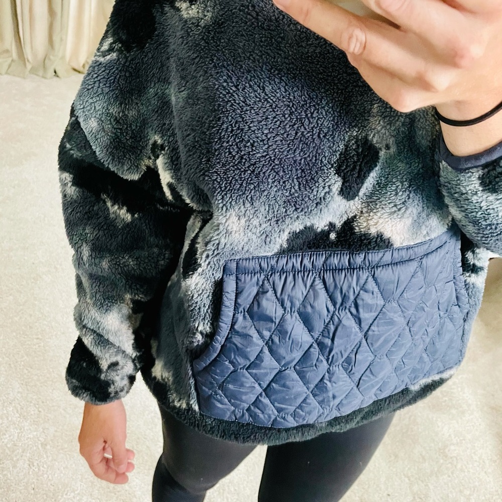 Navy blues, size M, Joy Lab sweater.